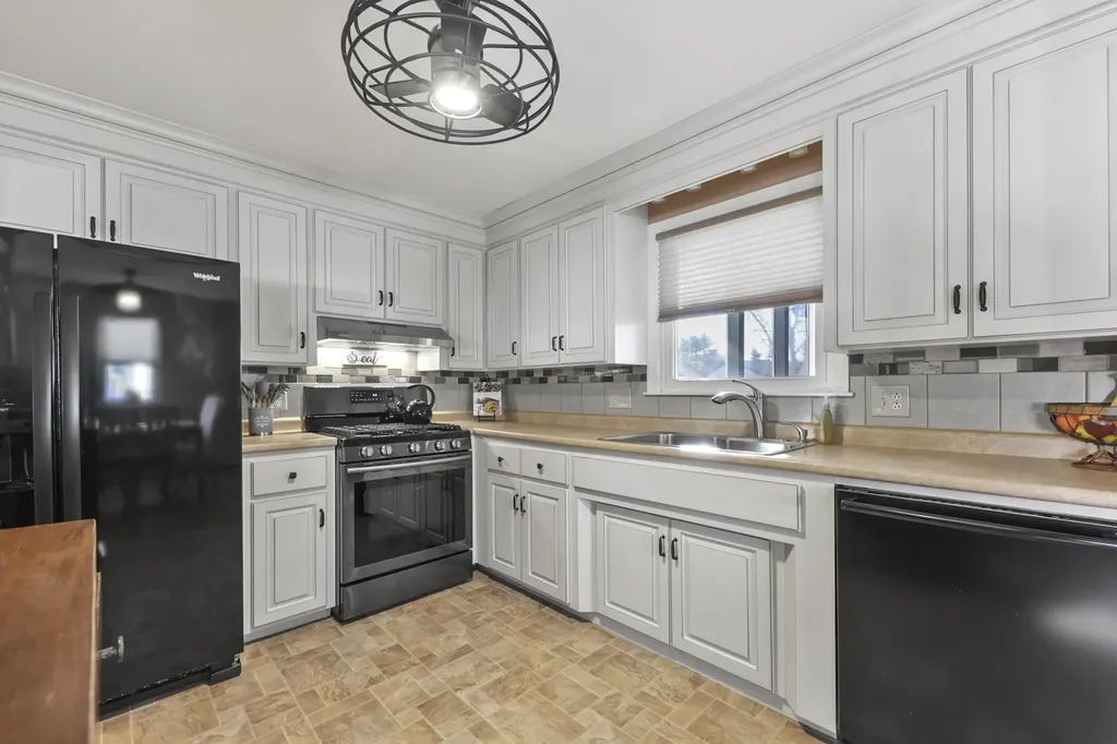 32 Seminole Drive Nashua NH 03063