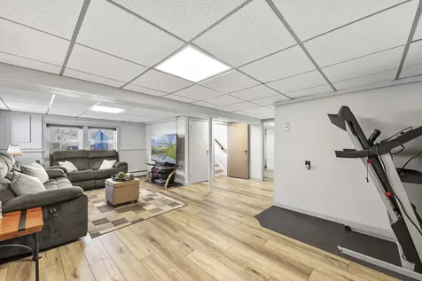 32 Seminole Drive Nashua NH 03063