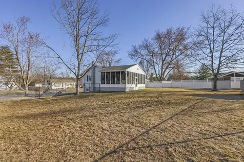 32 Seminole Drive Nashua NH 03063