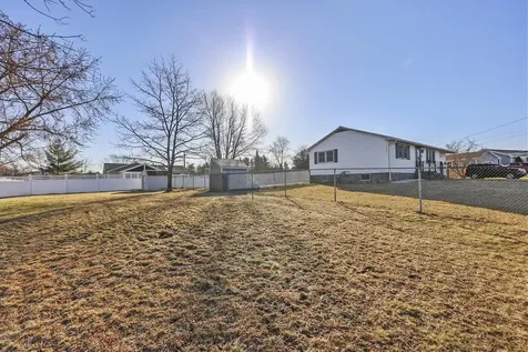 32 Seminole Drive Nashua NH 03063