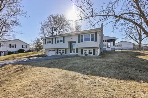 32 Seminole Drive Nashua NH 03063