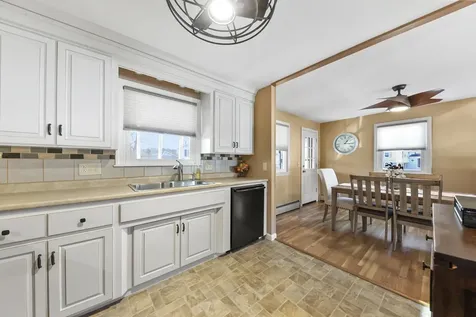 32 Seminole Drive Nashua NH 03063