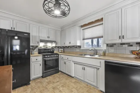 32 Seminole Drive Nashua NH 03063