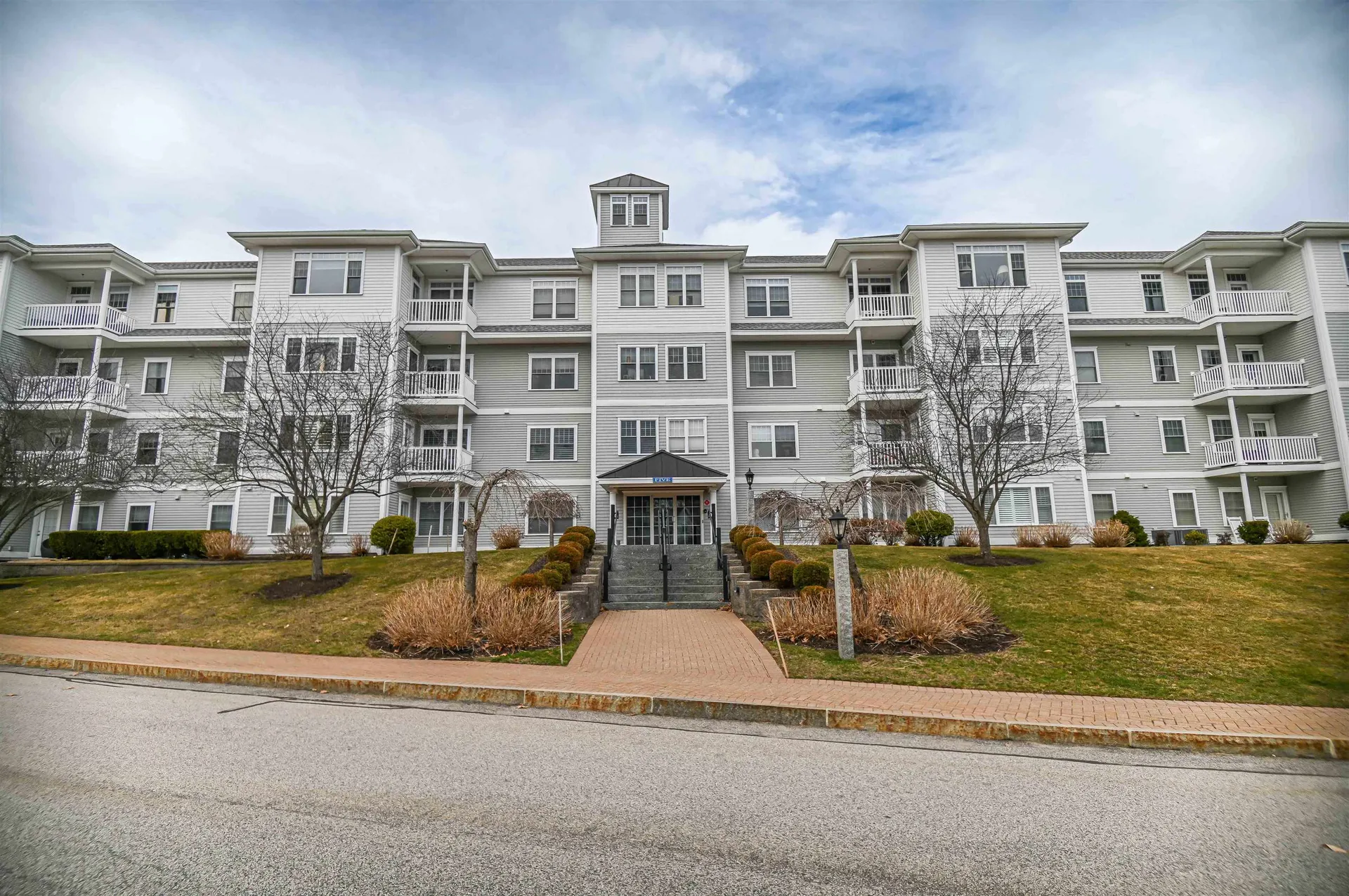 5 Sterling Hill Lane Exeter NH 03833-4902