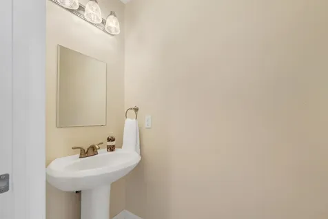 24 Dillon Way Laconia NH 03246