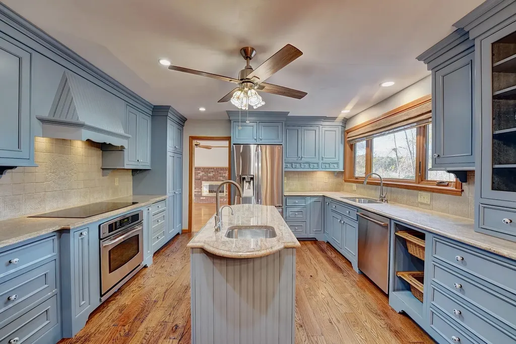 5 Runnymede Drive North Hampton NH 03862