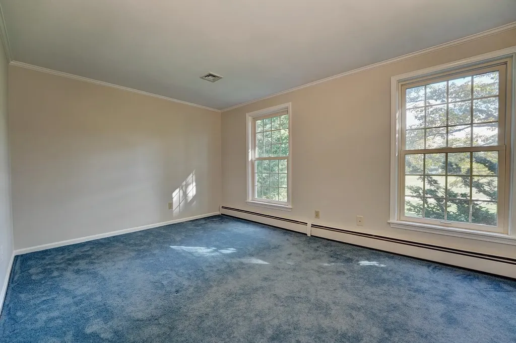 5 Runnymede Drive North Hampton NH 03862