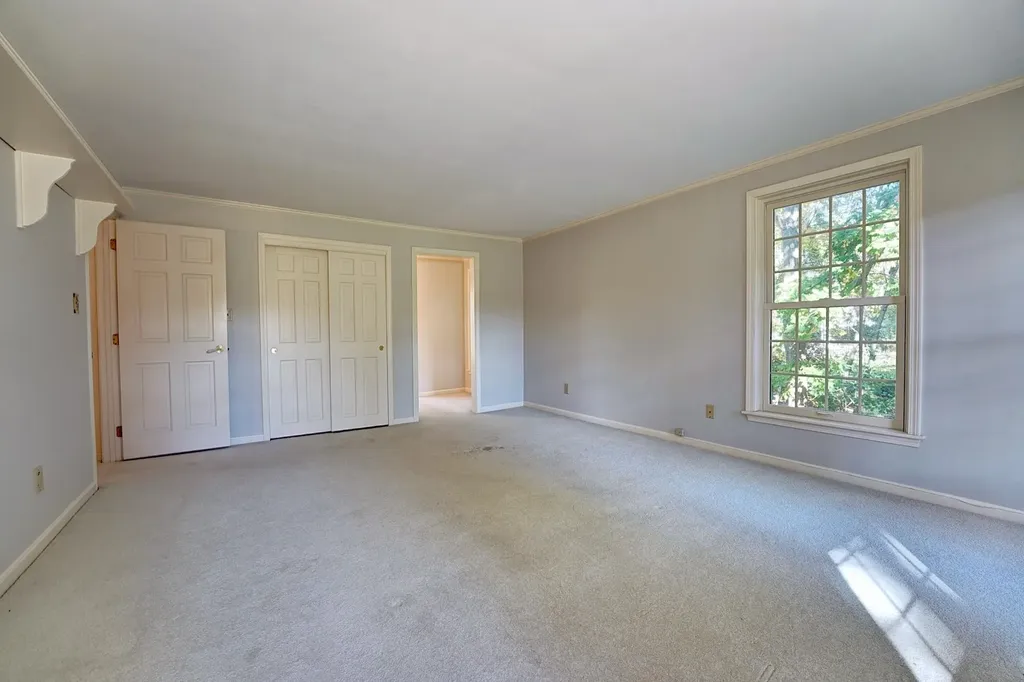 5 Runnymede Drive North Hampton NH 03862