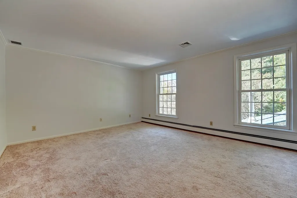 5 Runnymede Drive North Hampton NH 03862