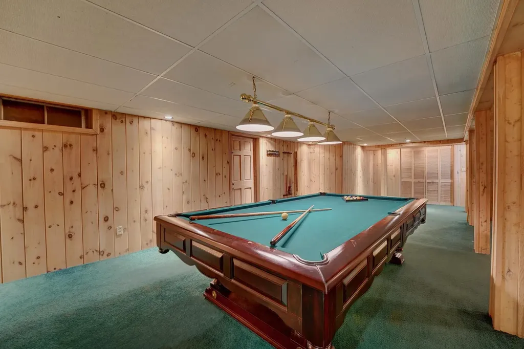 5 Runnymede Drive North Hampton NH 03862