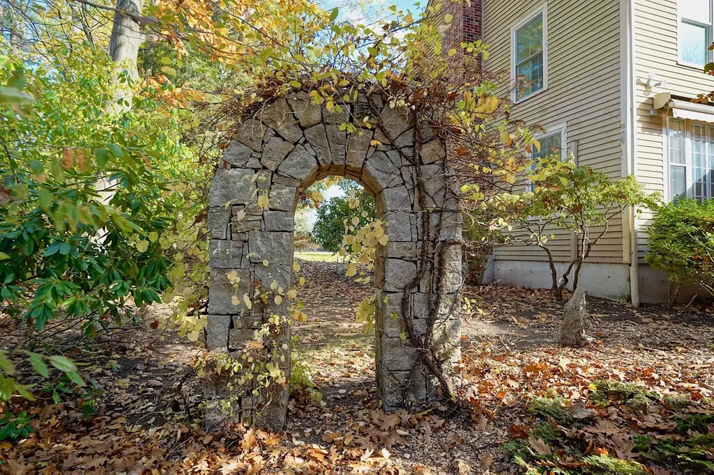 5 Runnymede Drive North Hampton NH 03862