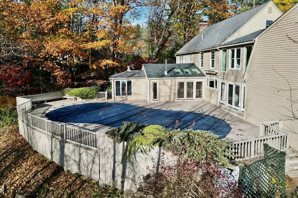 5 Runnymede Drive North Hampton NH 03862