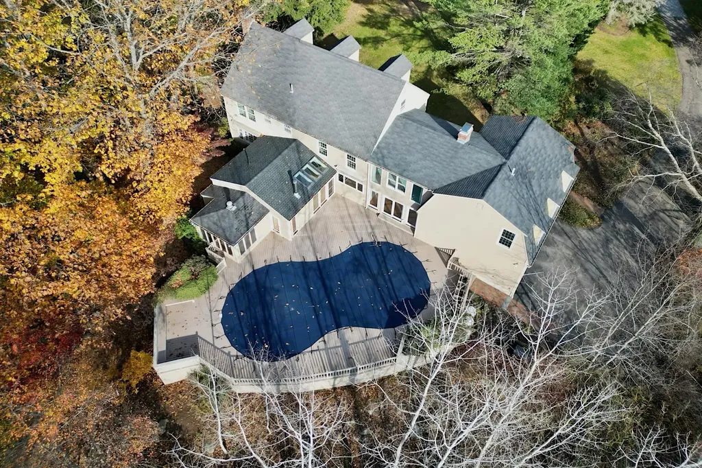 5 Runnymede Drive North Hampton NH 03862