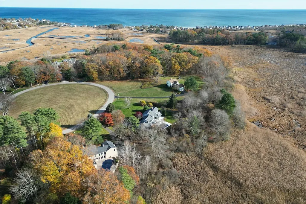 5 Runnymede Drive North Hampton NH 03862