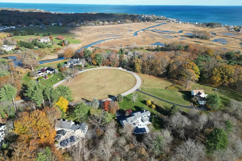 5 Runnymede Drive North Hampton NH 03862