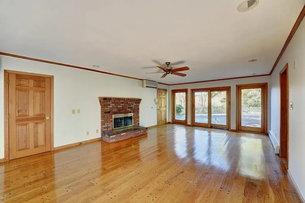 5 Runnymede Drive North Hampton NH 03862