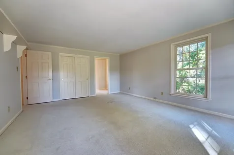 5 Runnymede Drive North Hampton NH 03862