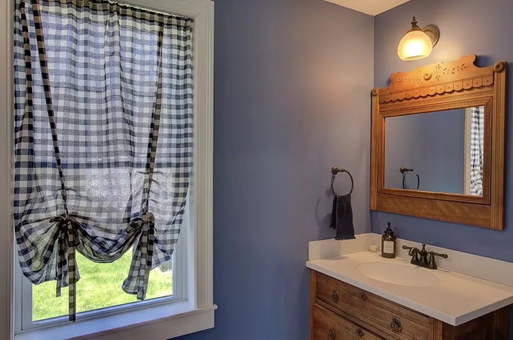 1009 South End Road North Hero VT 05474