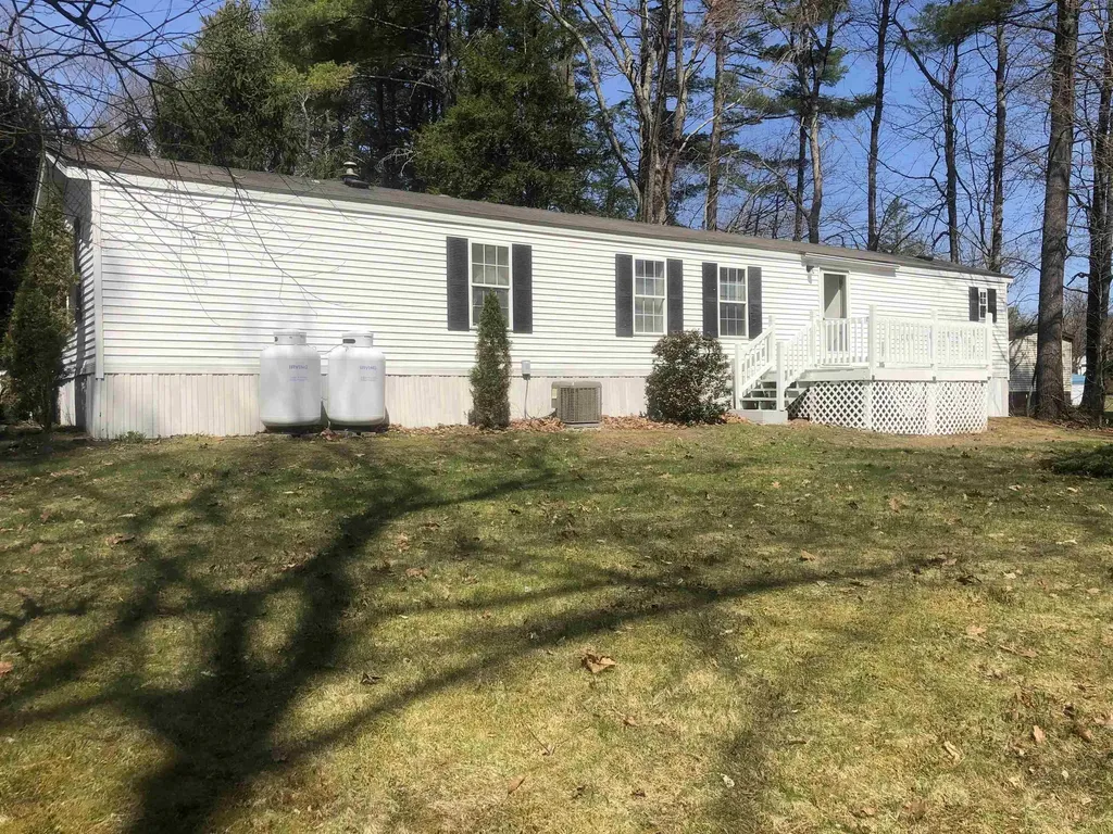 3 Reagan Street Epsom NH 03234