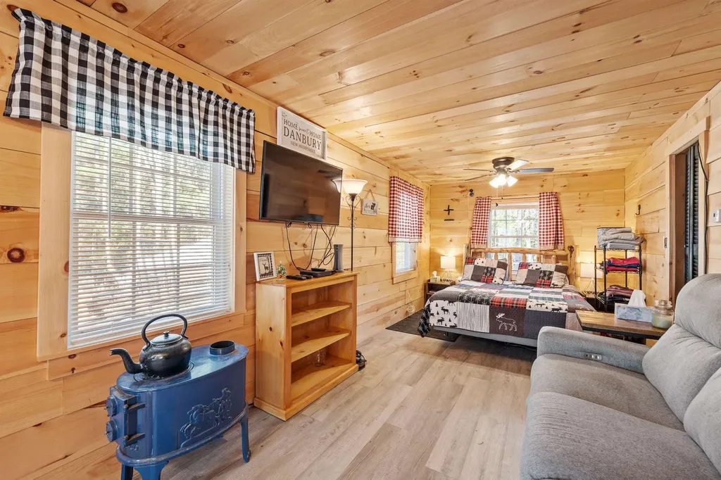 42 Aspen Lane Danbury NH 03230