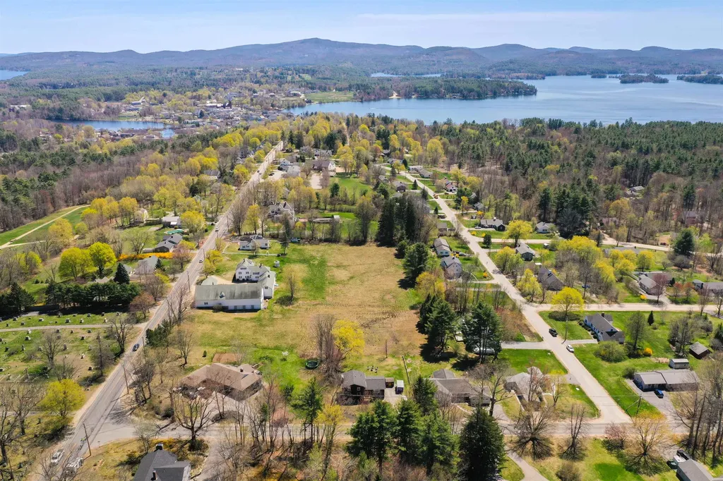 12 Forest Road Wolfeboro NH 03894