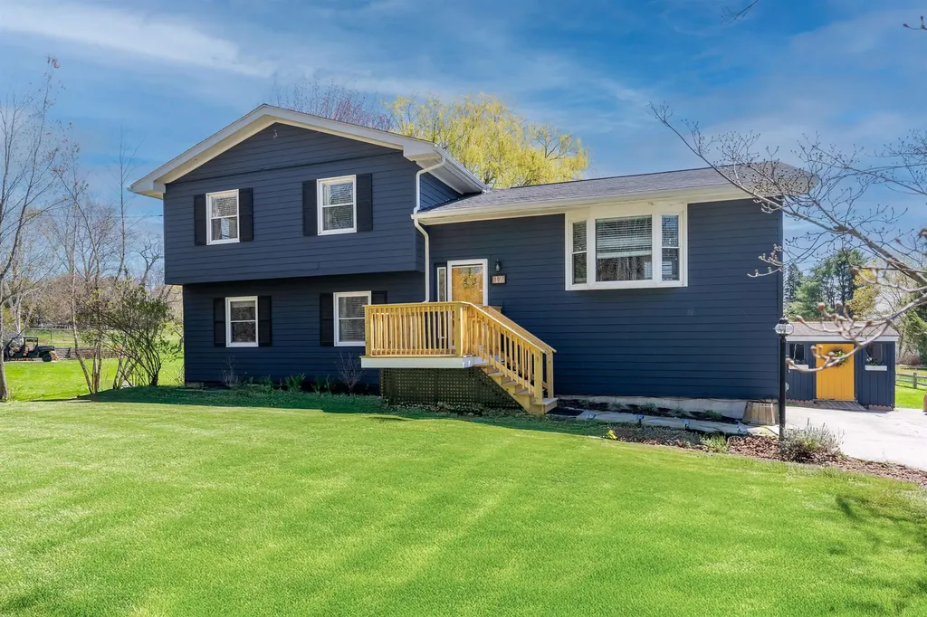 12 Forest Road Wolfeboro NH 03894