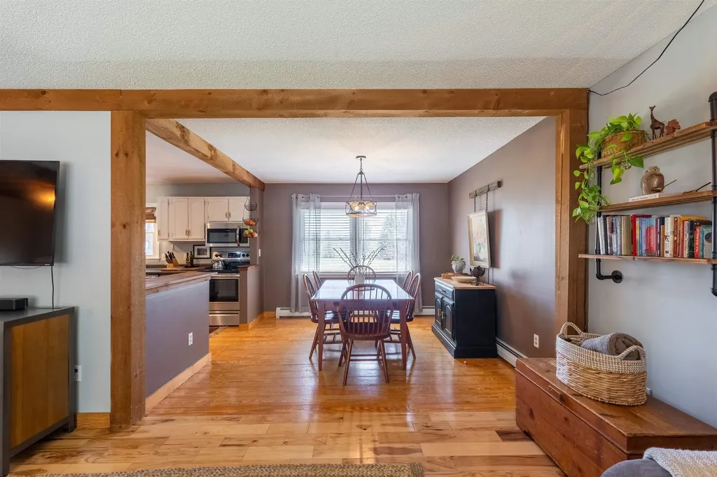 12 Forest Road Wolfeboro NH 03894