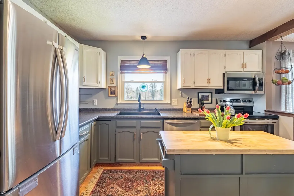 12 Forest Road Wolfeboro NH 03894