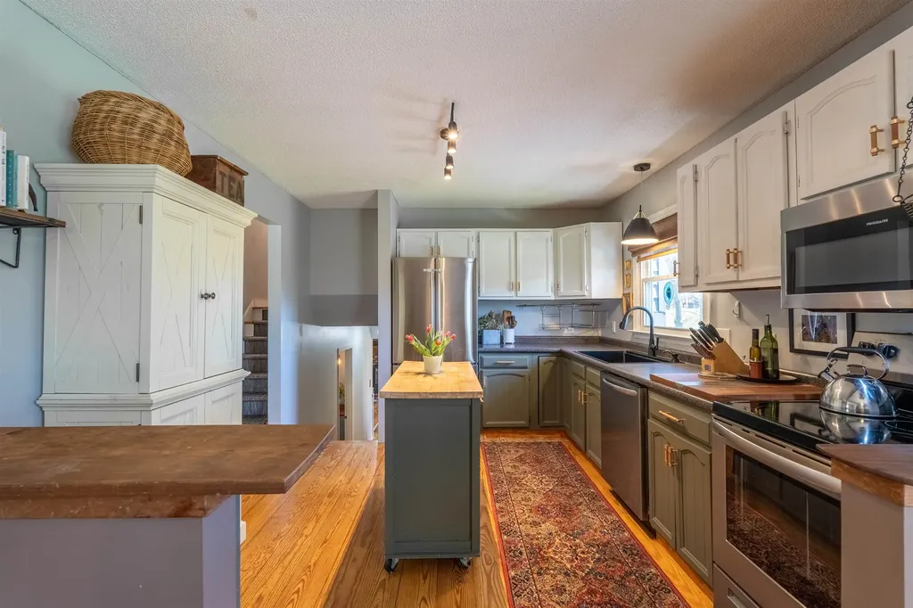 12 Forest Road Wolfeboro NH 03894