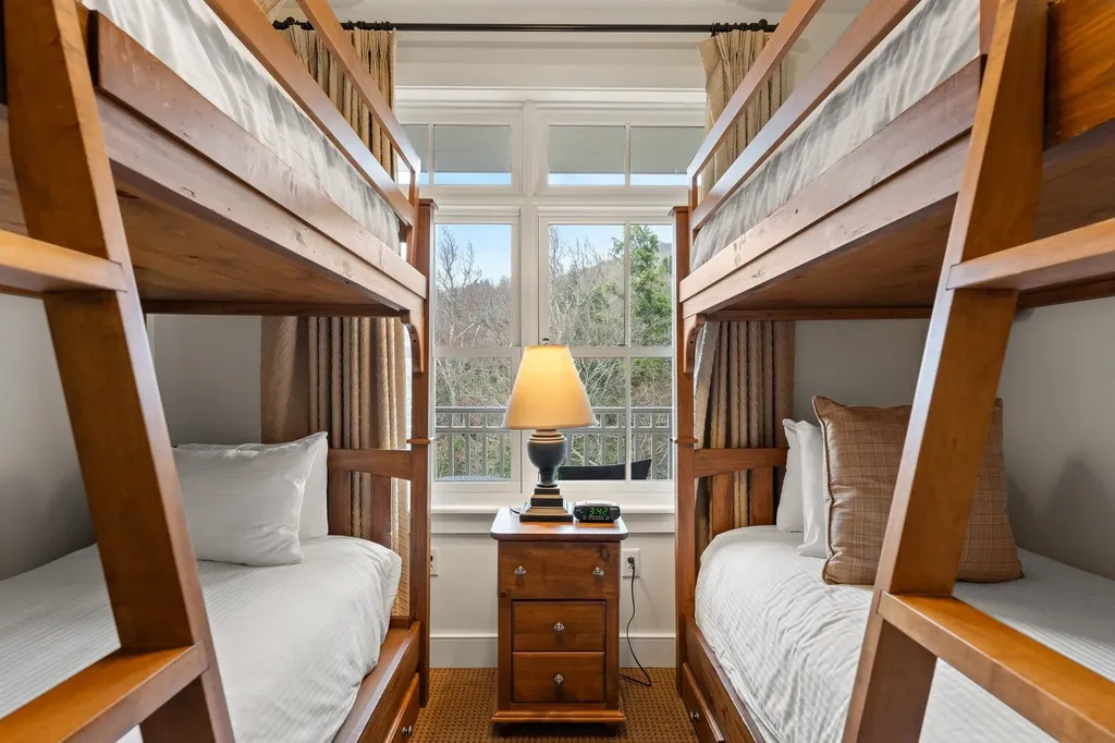 102 Forest Drive Warren VT 05674