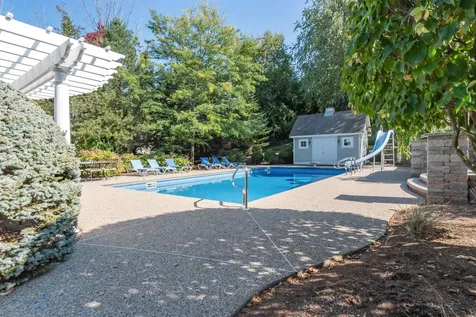 12 Champagne Terrace Bedford NH 03110
