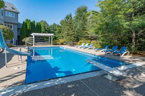 12 Champagne Terrace Bedford NH 03110