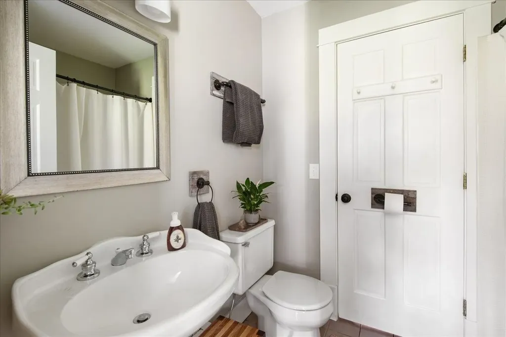 54 Autumn Lane Bristol VT 05443