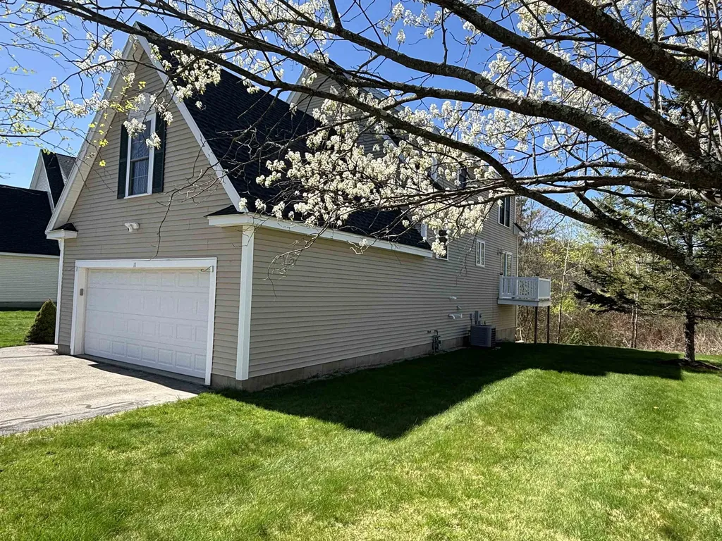 11 Footbridge Lane Dover NH 03820