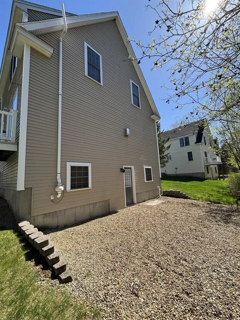 11 Footbridge Lane Dover NH 03820