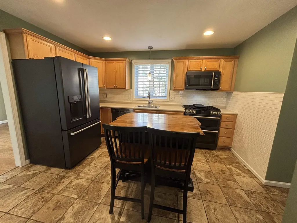 11 Footbridge Lane Dover NH 03820