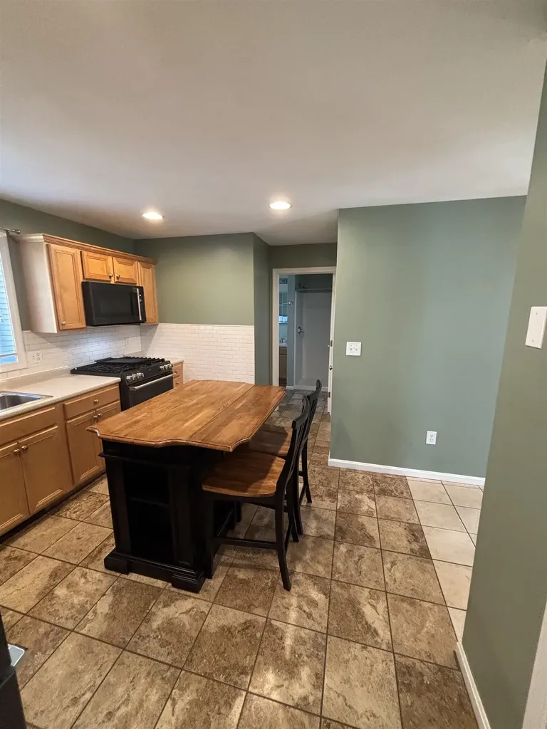 11 Footbridge Lane Dover NH 03820