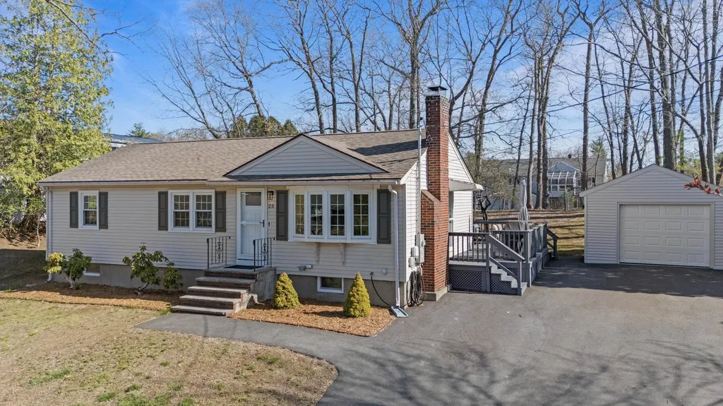 25 Carol Avenue Salem NH 03079