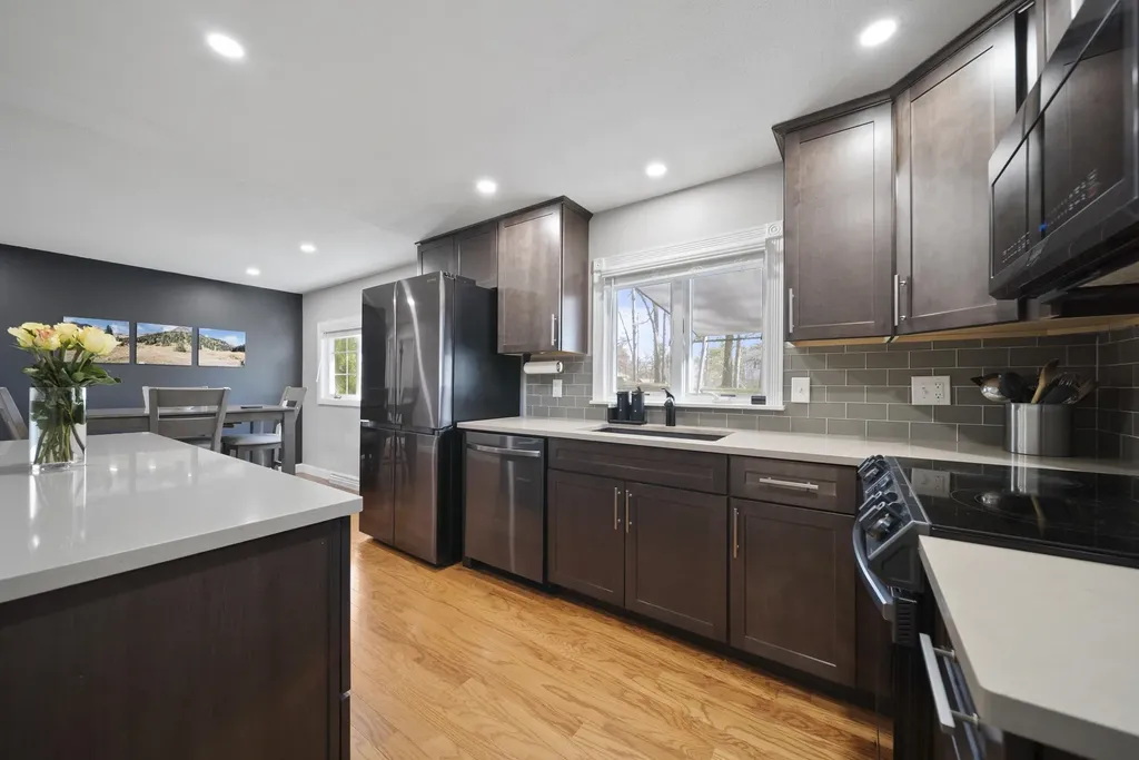 25 Carol Avenue Salem NH 03079