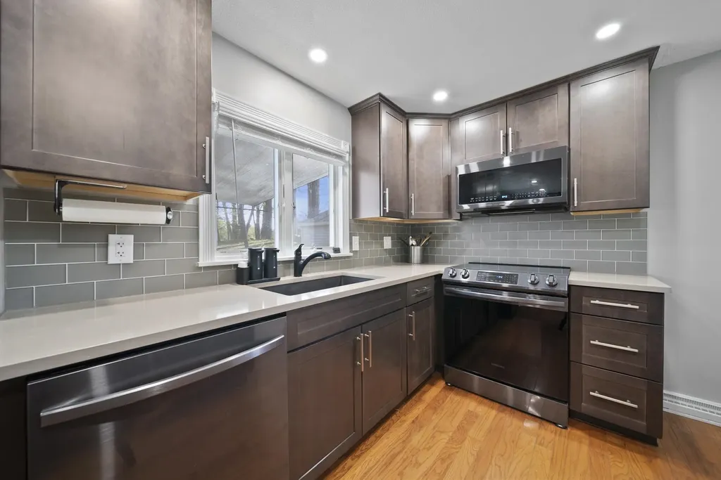 25 Carol Avenue Salem NH 03079