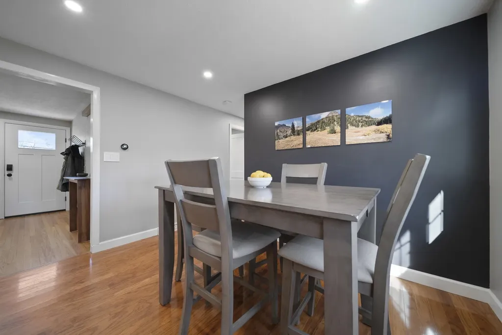 25 Carol Avenue Salem NH 03079