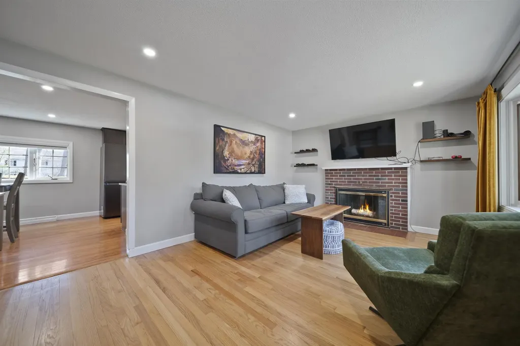 25 Carol Avenue Salem NH 03079