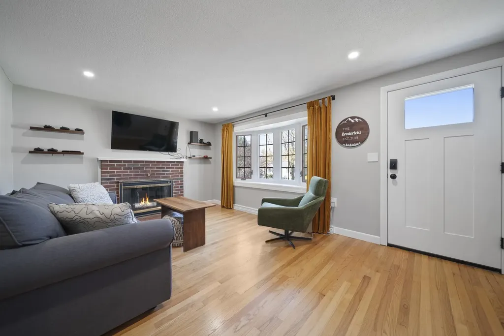 25 Carol Avenue Salem NH 03079