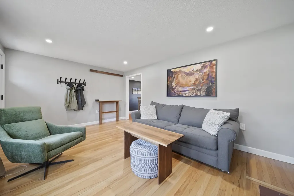 25 Carol Avenue Salem NH 03079