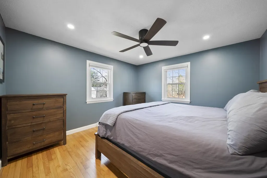 25 Carol Avenue Salem NH 03079