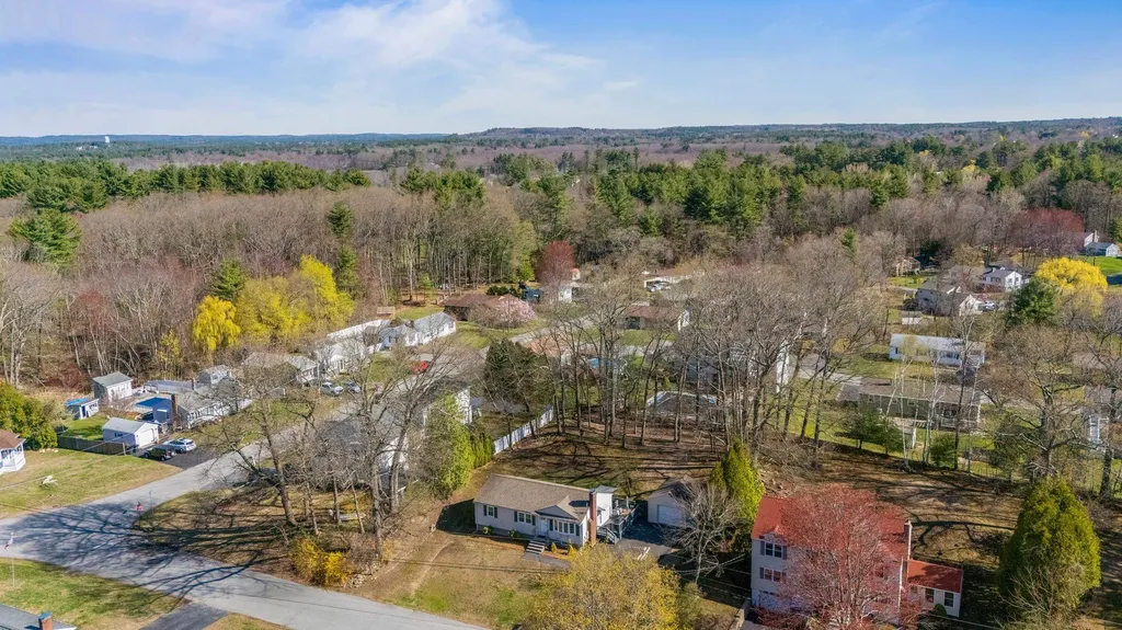 25 Carol Avenue Salem NH 03079