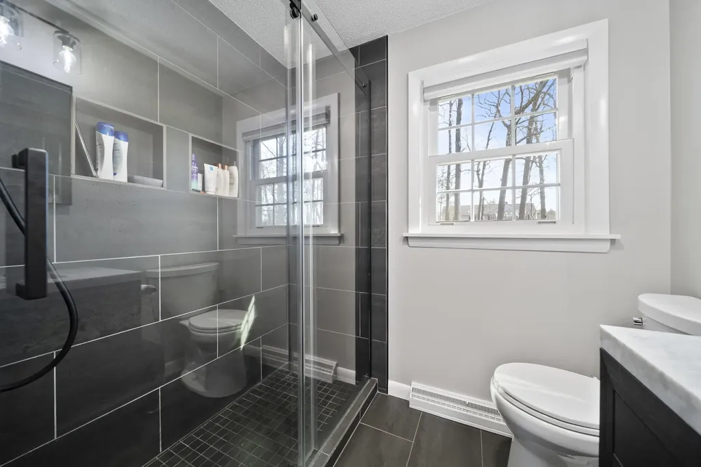 25 Carol Avenue Salem NH 03079