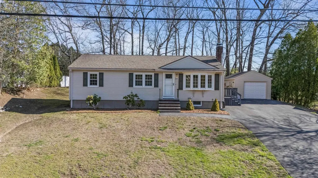 25 Carol Avenue Salem NH 03079