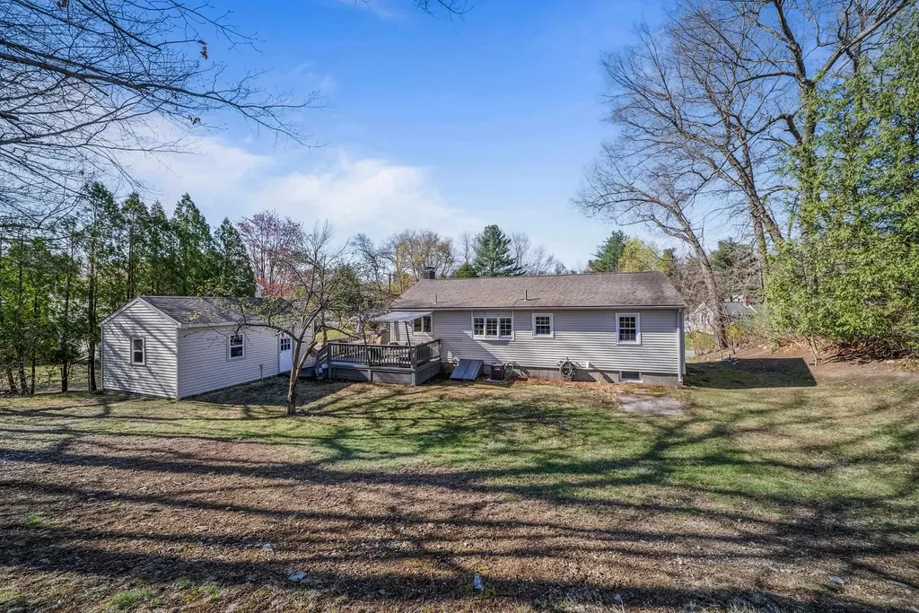 25 Carol Avenue Salem NH 03079