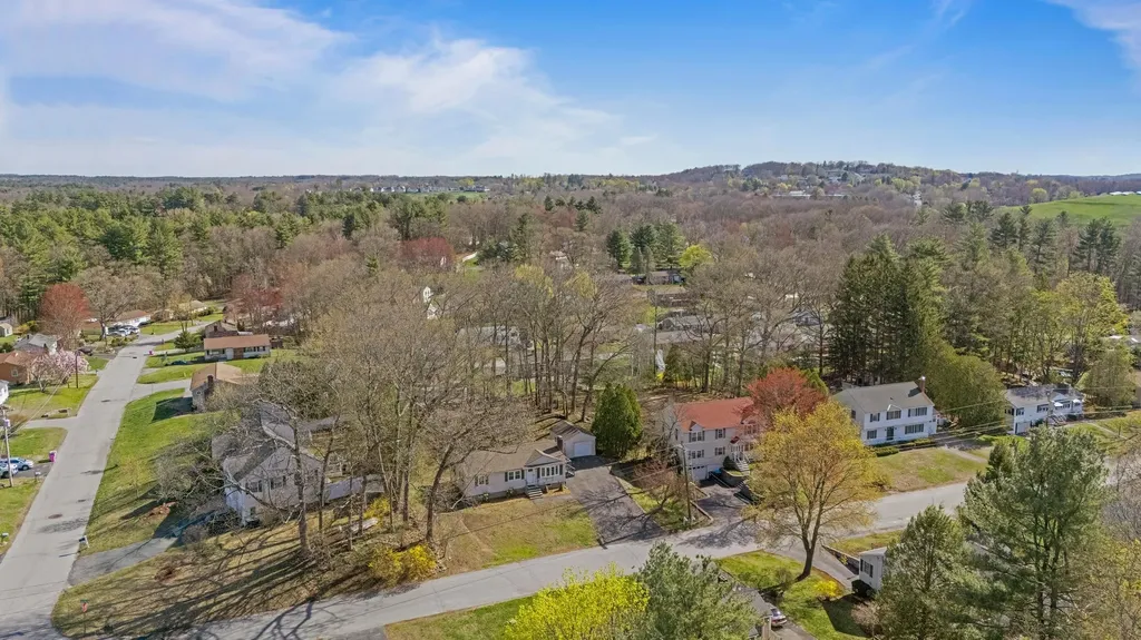 25 Carol Avenue Salem NH 03079